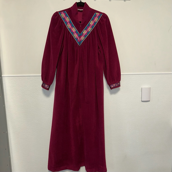 Vintage Vanity Fair Wine Red Half Zip Nightgown Housecoat Women’s Size Small 70s - Picture 1 of 12